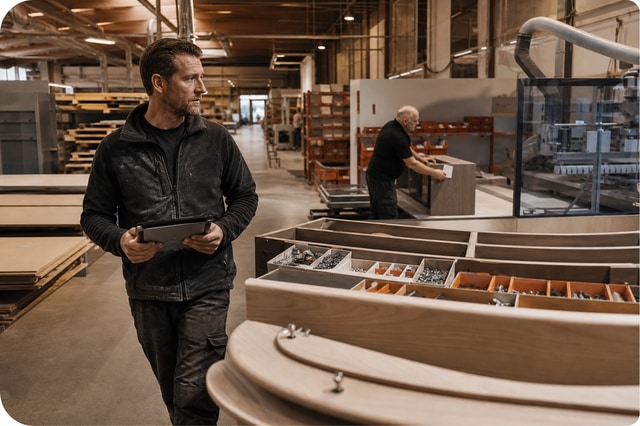 Magazyn materiałów połączony z planem produkcji i obsługą klientów